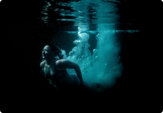 woman-under-water